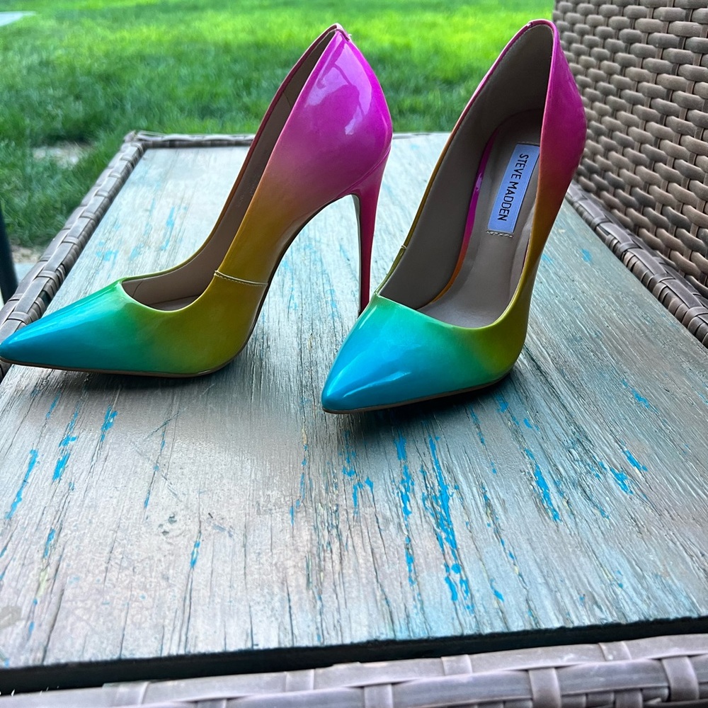 Steve Madden gorgeous rainbow ombré pumps NWOB